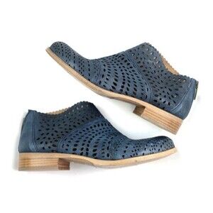 Sundance Women's Blue Gray Eyelet Cut Ankle Leather Boots Size 38 Made In Italy